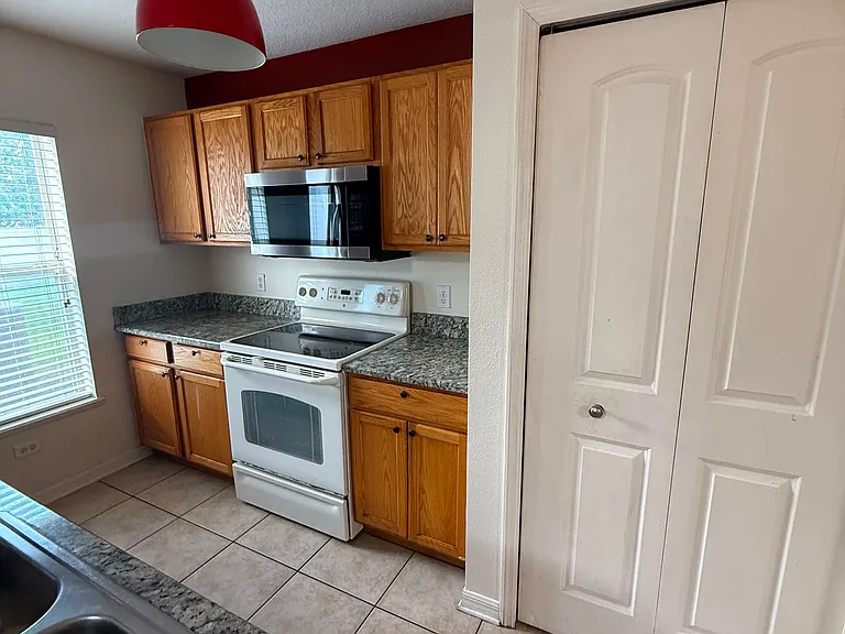 2751 Dodds Ln — Photo 2