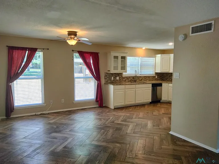 1408 Colonial Pkwy — Photo 7