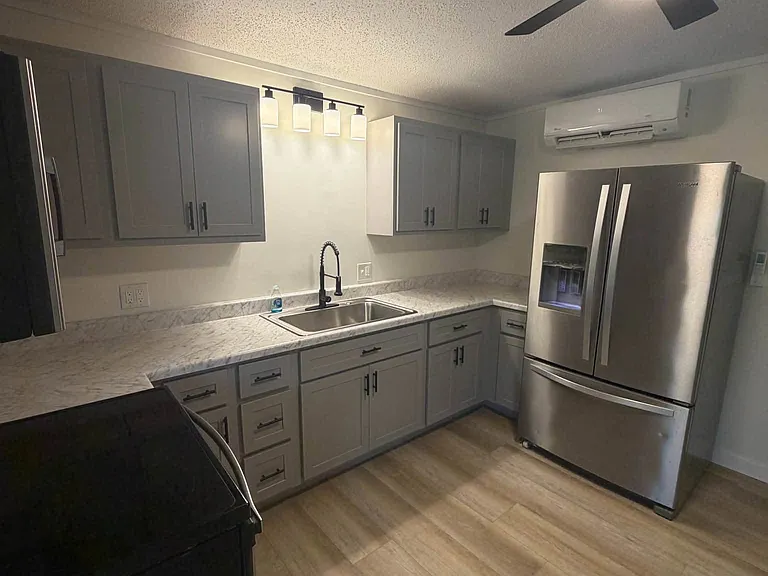 1072 Lake Dr — Photo 9