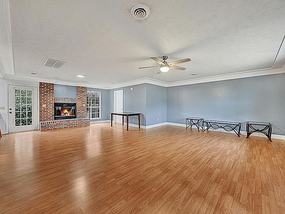 2nd image of 409 Jefferson Ln