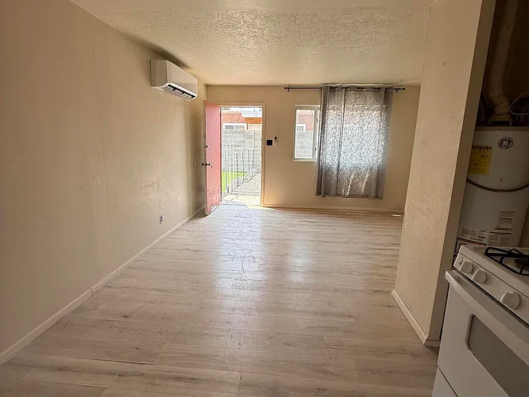 624 Alcazar St SE — Photo 8
