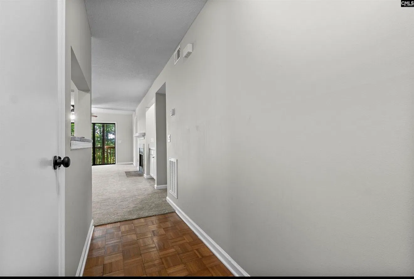 625 Edgewater Lane - 1 — Photo 3