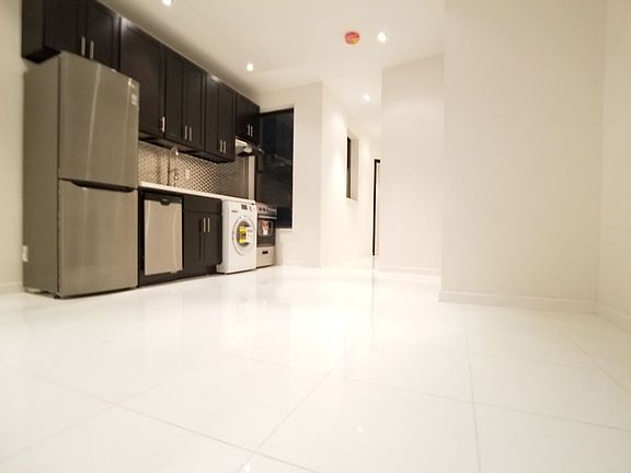 3rd image of 315 W 114th St APT 4B