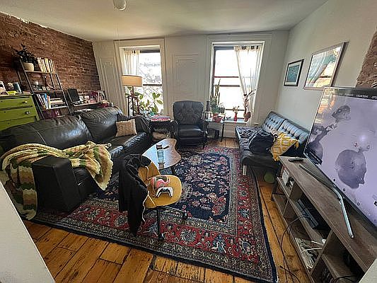 5th image of 144 Huntington St APT 3