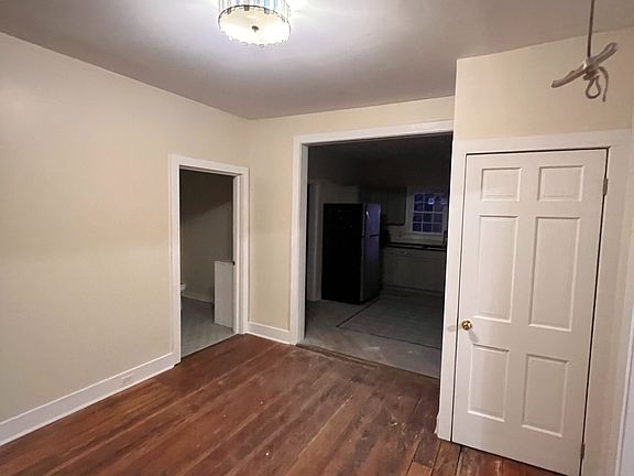 5th image of 1152 W High St