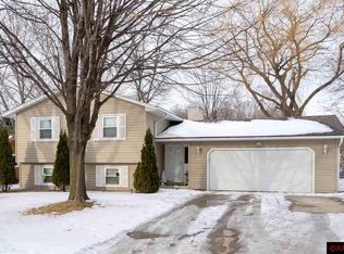 108 Mary Cir, North Mankato, MN 56003