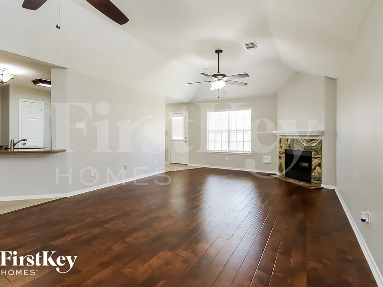 2210 Dublin Dr — Photo 3