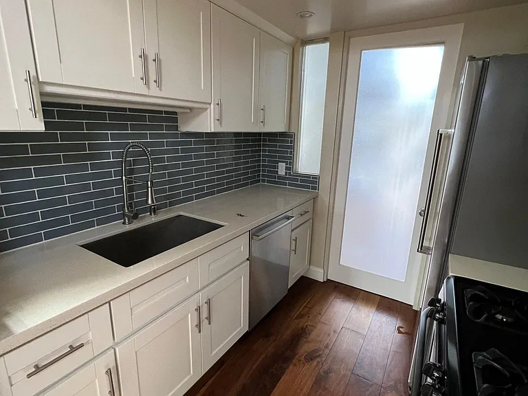 600 Flower Ave #4 — Photo 4