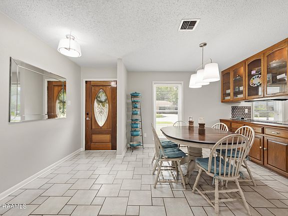 4th image of 302 Maple Dr