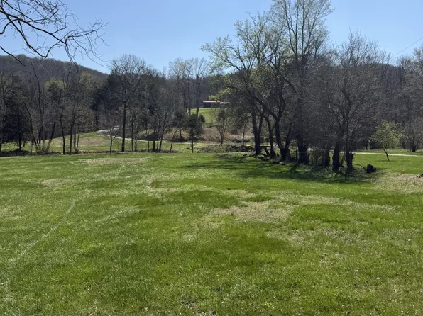 2744 Clever Creek Rd, Watertown, TN 37184