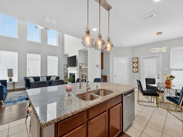 7213 Willow Thorne Dr, Aubrey, TX 76227