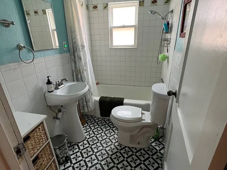 1316 Los Tomases Dr NW — Photo 6