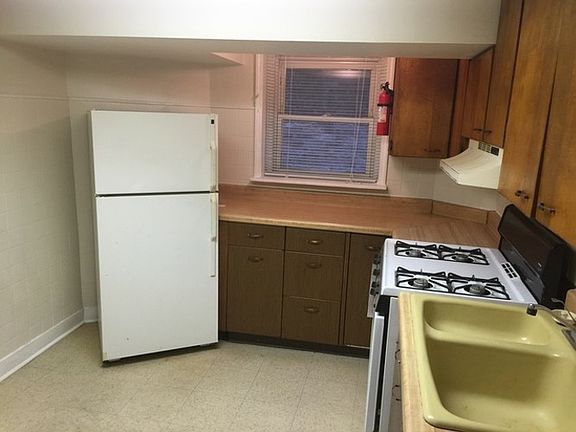 4th image of 2107 W Waveland Ave #G