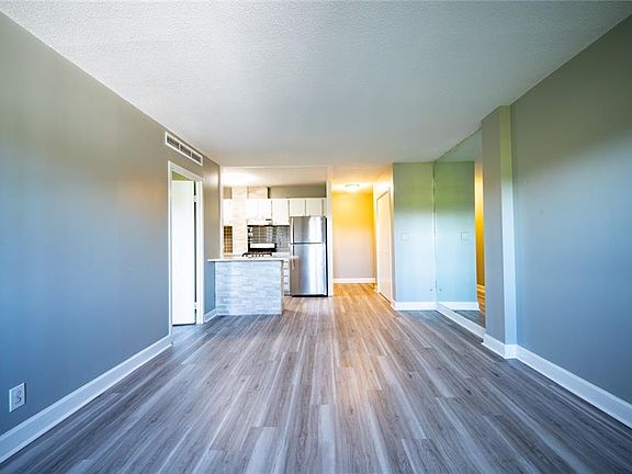 3rd image of 2285 Peachtree Rd #802