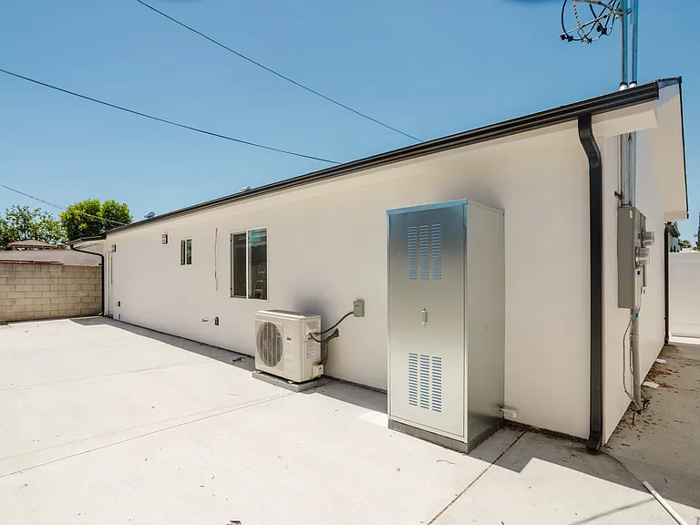 6550 Beeman Ave — Photo 27