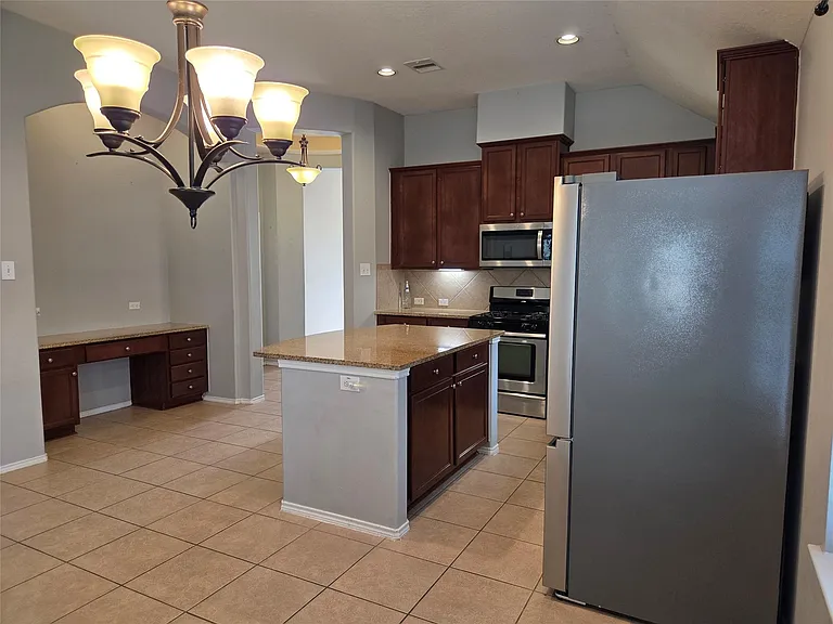 219 Golden Grain Dr — Photo 4