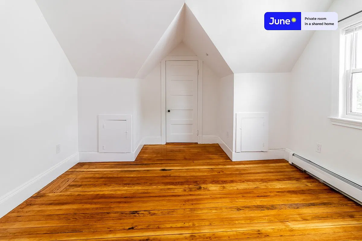Full bedroom in 7 bed/2 bath home in Brighton #1263 G — Photo 3