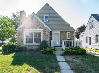 4901 N Idlewild Ave, Whitefish Bay, WI 53217