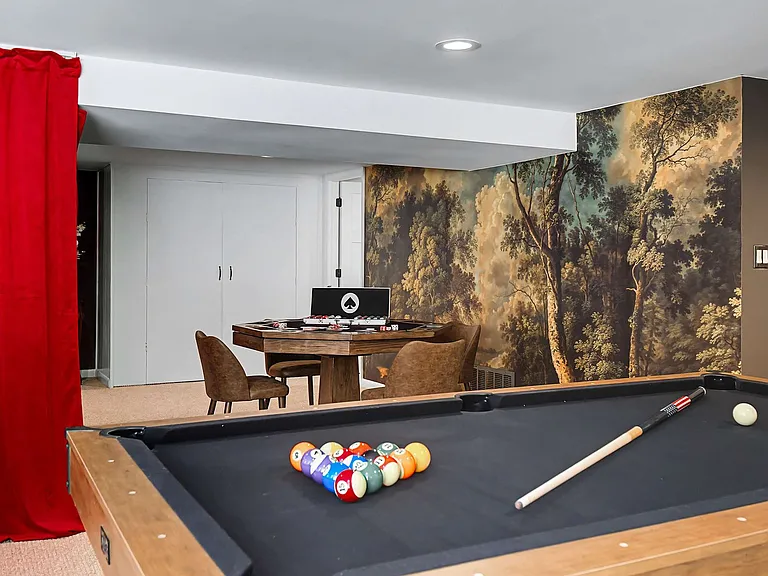 Building's Lounge