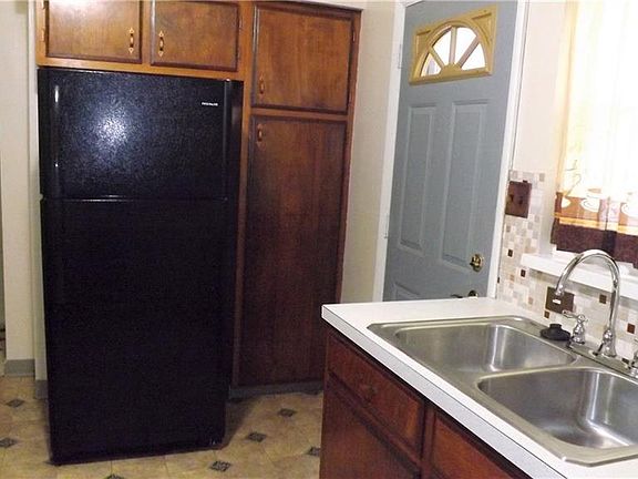 5th image of 1739 Tuttle Ave