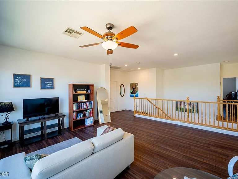 359 Hoskins Ct — Photo 38