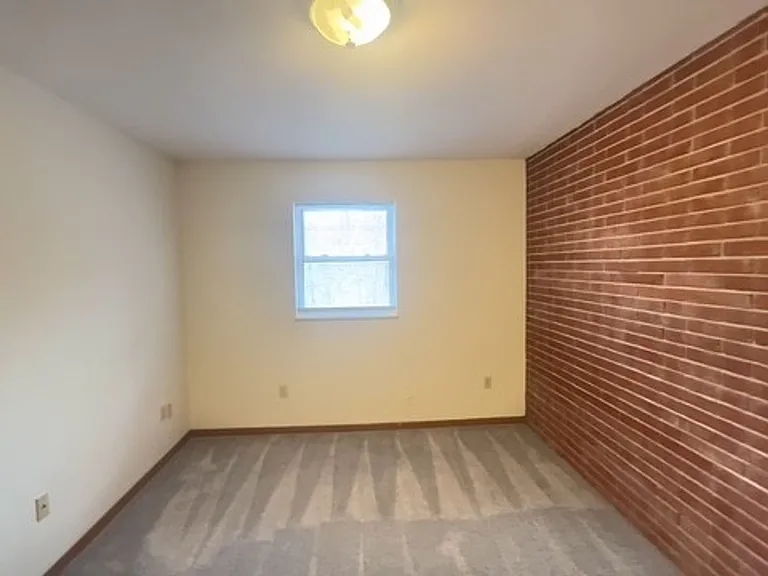 Pineview Apartments — Photo 26