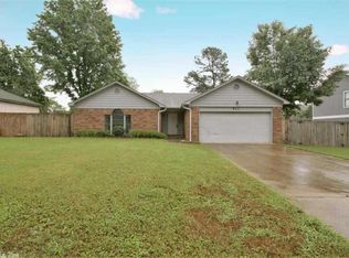 911 Green Valley Dr, Bryant, AR 72022