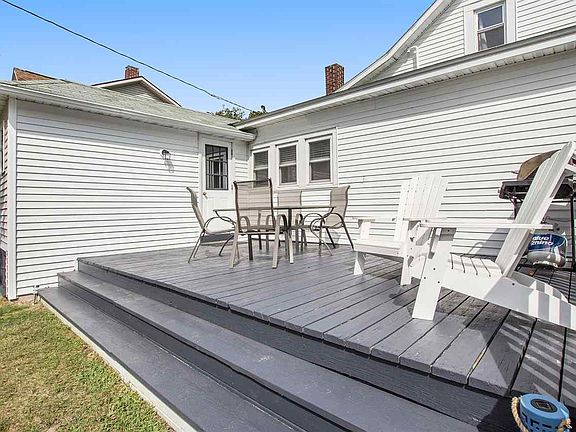 3rd image of 822 Forest Ave