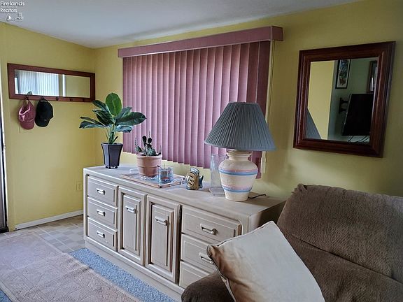 4th image of 174 N Plumbrook Dr