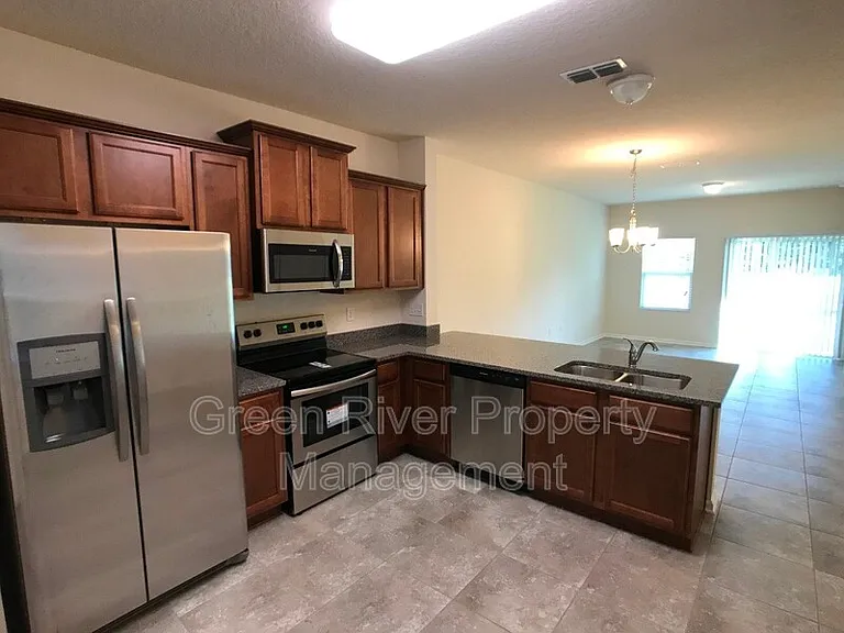 617 Servia Dr — Photo 2