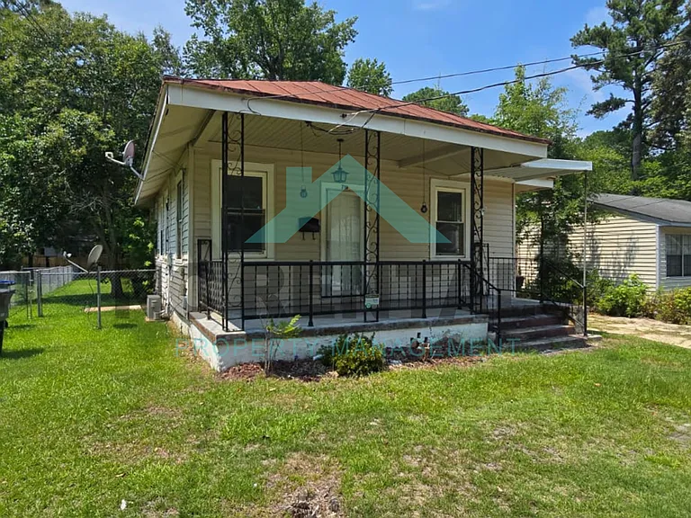 716 S Pine St — Photo 3