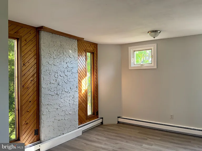 422 W 6th Ave — Photo 7