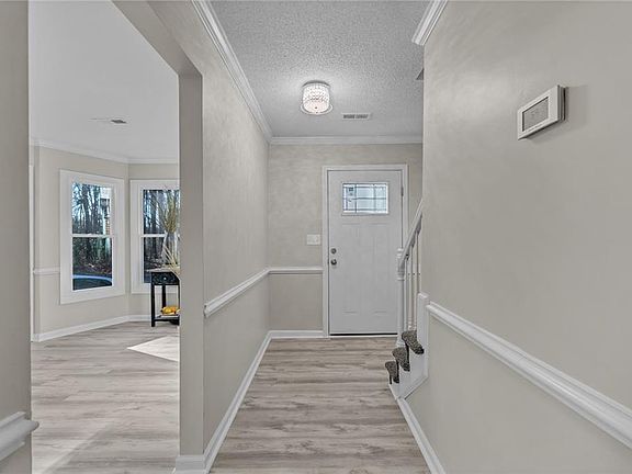 2nd image of 3217 Radcliffe Ln