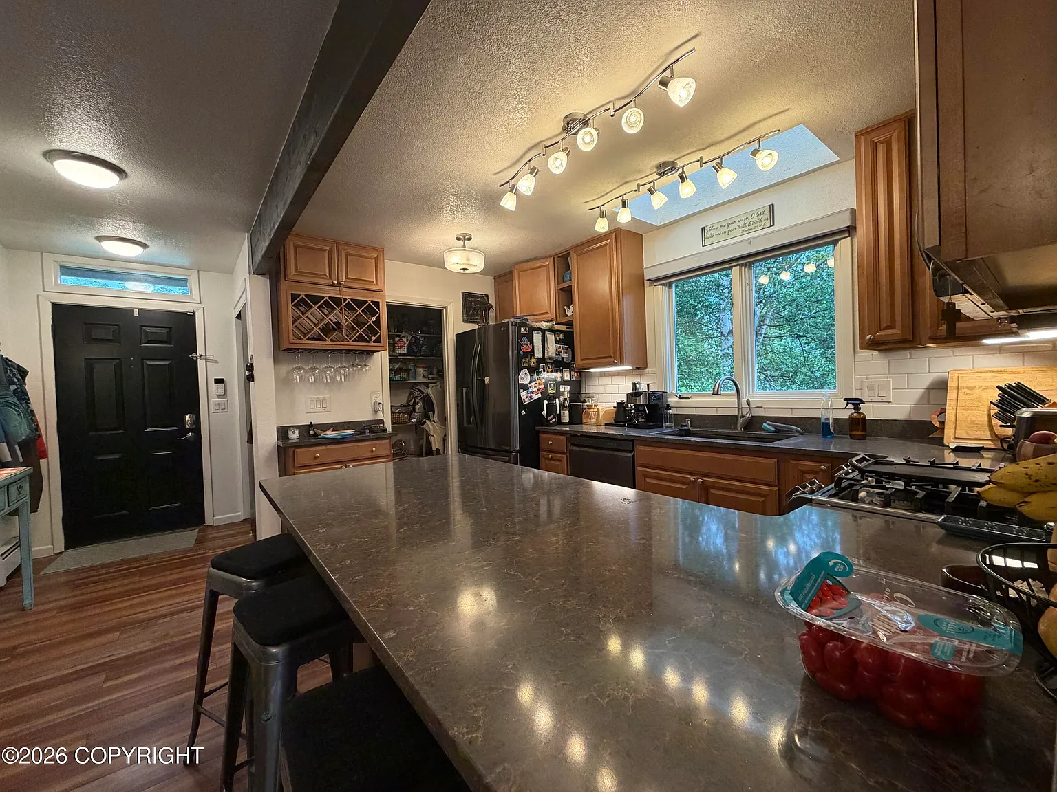 3 bed, 2.5 bath, 2018 sqft, $3,200 — Photo 3