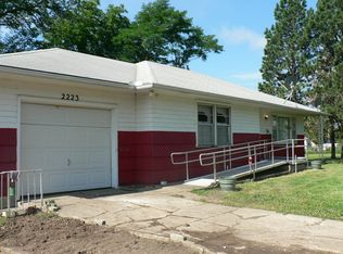 2223 SE 41st St, Topeka, KS 66609
