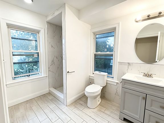 5th image of 135 Safford St #1