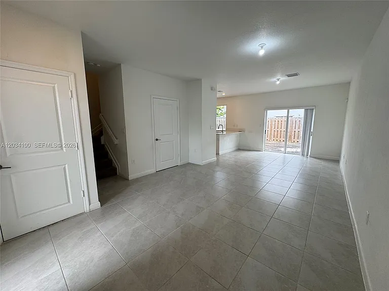 2609 SE 11th St #2609 — Photo 4