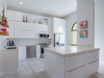 631 Beachwalk CIR #F202, Naples, FL, 34108