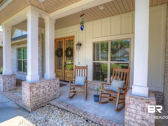 3rd image of 21438 Roundhouse Rd