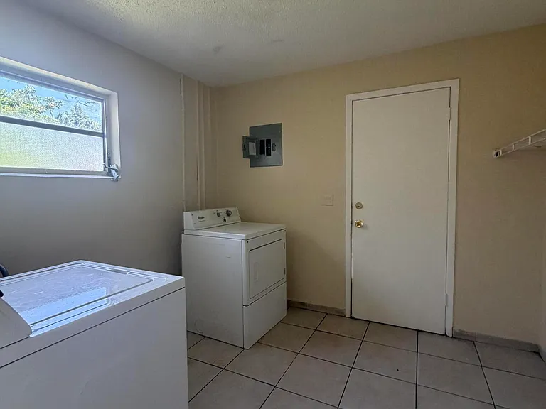 4161 Sherri Ct — Photo 5