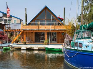 206 N Tomahawk Island Dr, Portland, OR