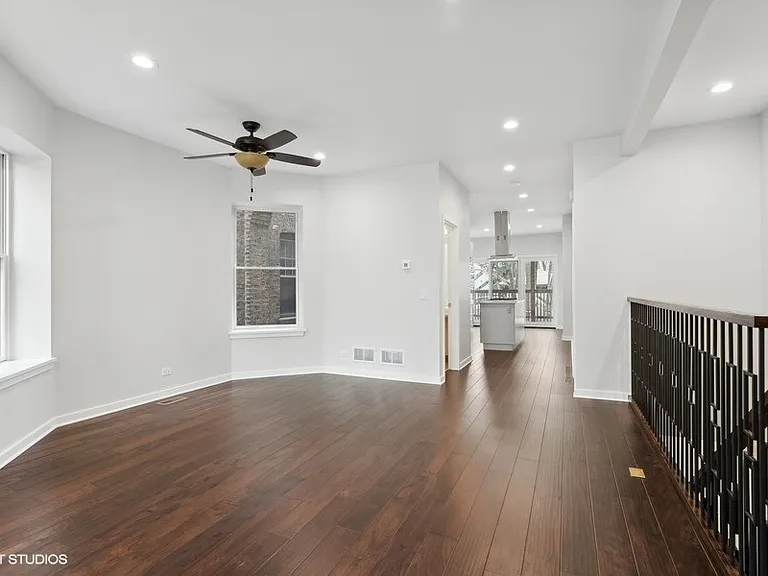 1220 W Roscoe St #1 — Photo 4