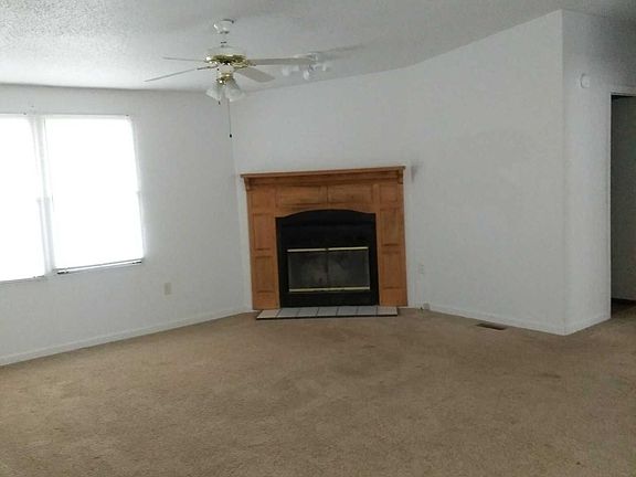3rd image of 79 Leeson Dr