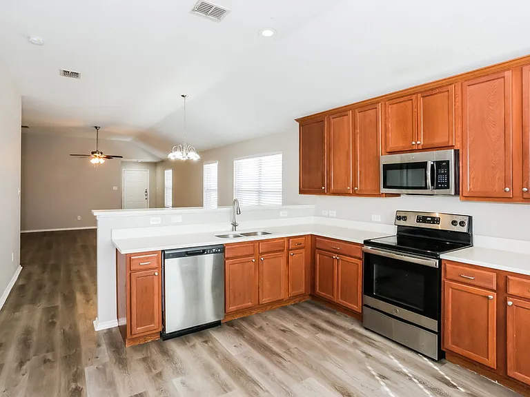1205 Artesia Dr — Photo 6