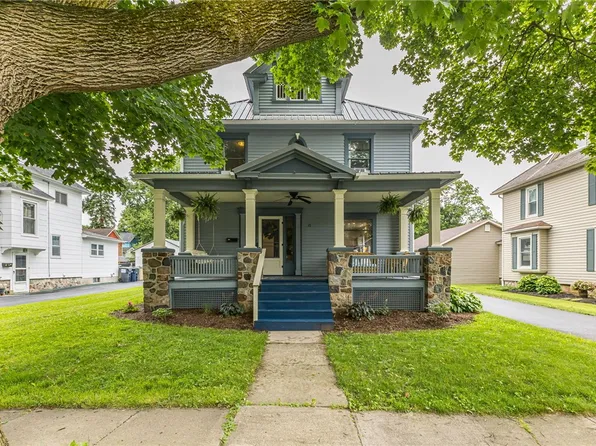 10 Chestnut St, Phelps, NY 14532