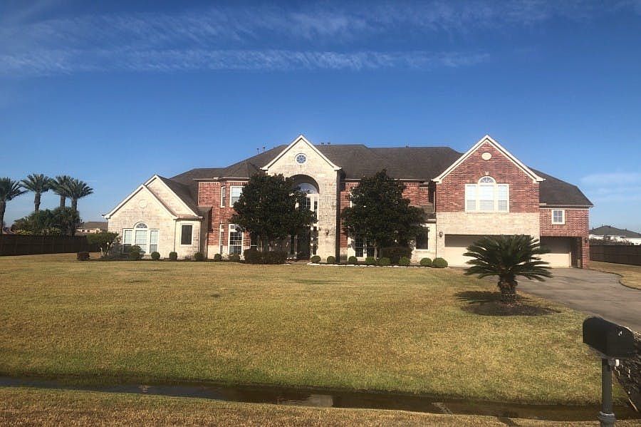 1st image of 2028 Lake Landing Dr
