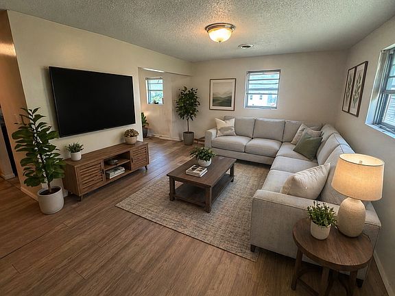 2nd image of 37 Riley Manor Cir #43A