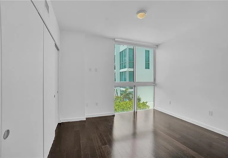 720 NE 62nd St #4 — Photo 7