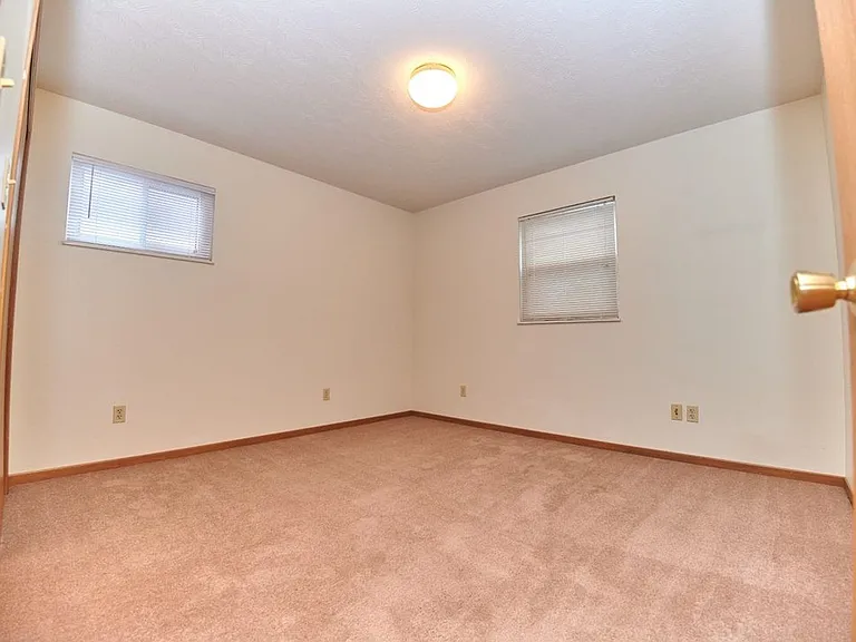 Pineview Apartments — Photo 32