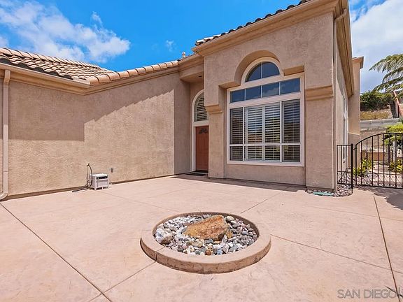 3rd image of 4903 Bella Collina St